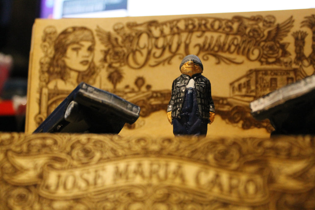 090 Custom by TKBROS — Silencio | Figura Coleccionable Resina Pintada a Mano