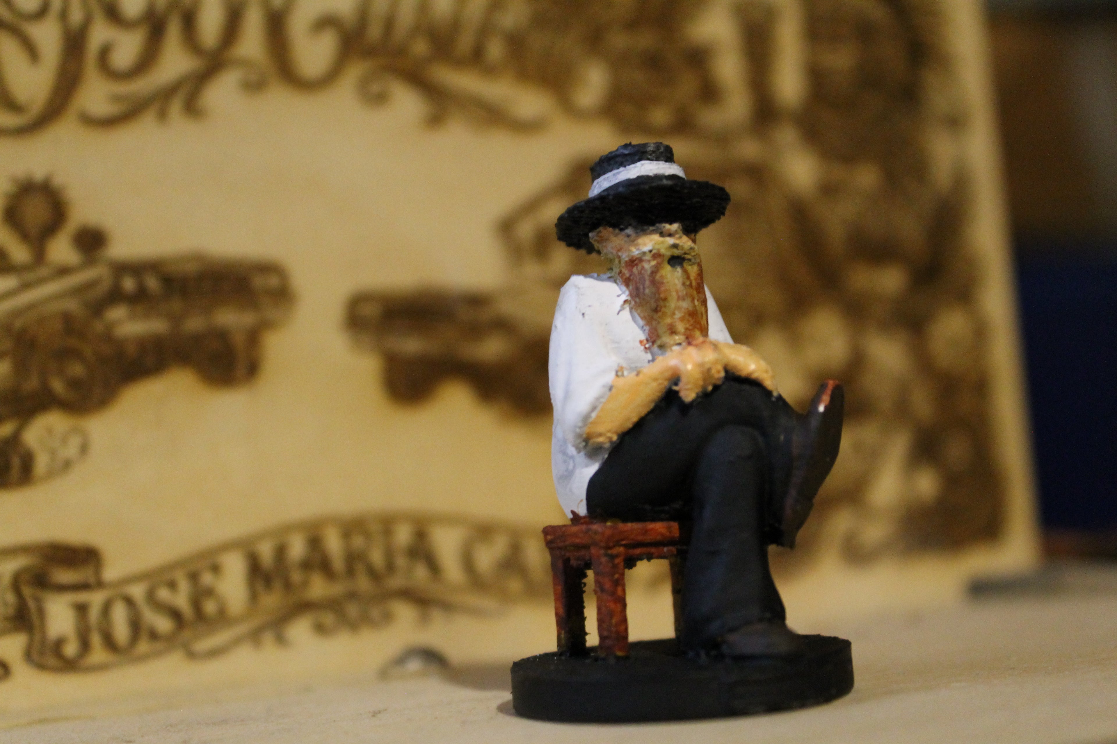 090 Custom by TKBROS — Don Memo | Figura Coleccionable Resina Pintada a Mano